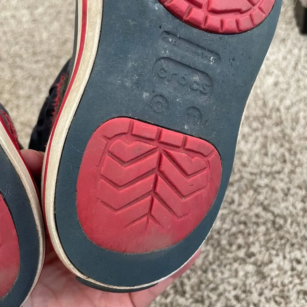 Size 11 / Boys' Crocs Snow Boots